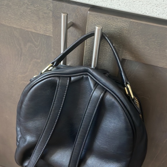 💚🖤Steve Madden backpack 🎒 - Picture 4 of 16